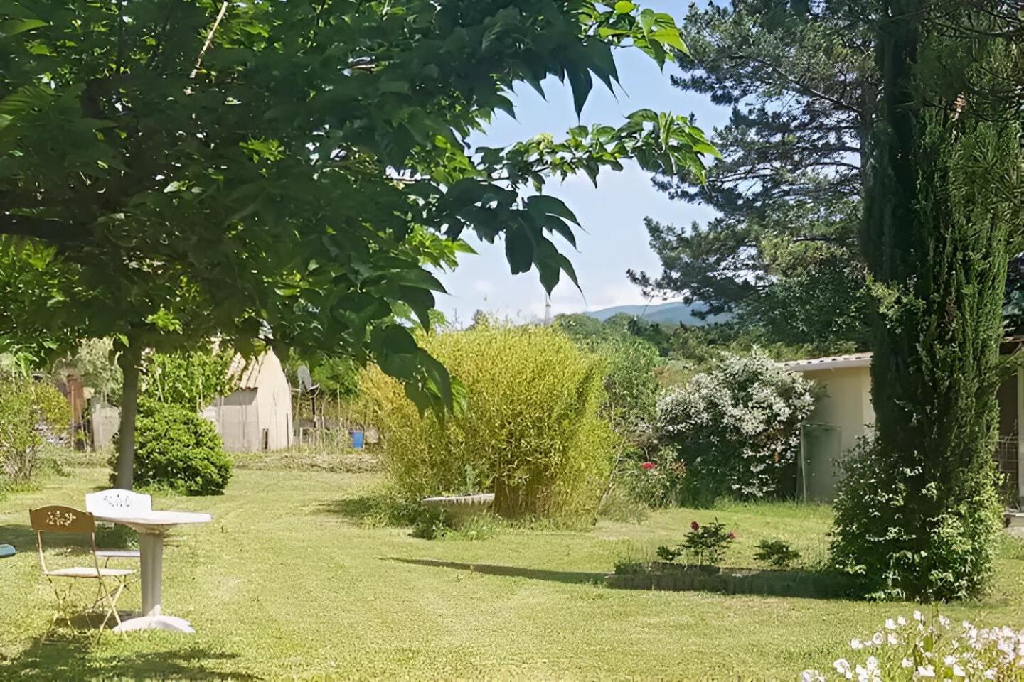 Dans Petit Havre De Paix Avec Piscine Chauffee Au Coeur Du Luberon Habitación en casa particular