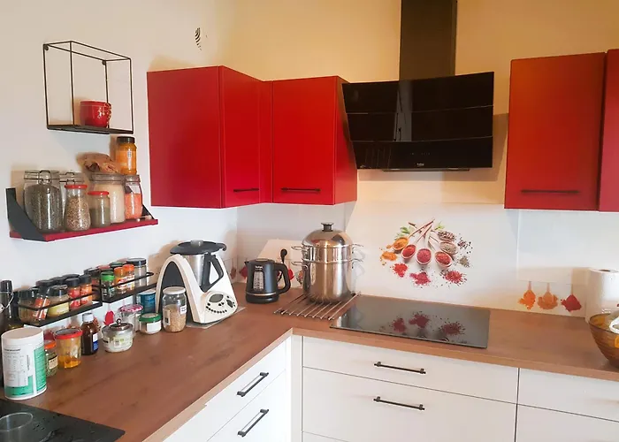 Chambre Dans Petit Havre De Paix Avec Piscine Chauffee Au Coeur Du Luberon